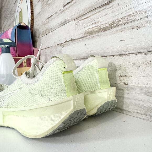 Nike Shoes Women Size 8.5 Sea Glass Interact Run Barely Volt Road Run Sneakers - Picture 4 of 8